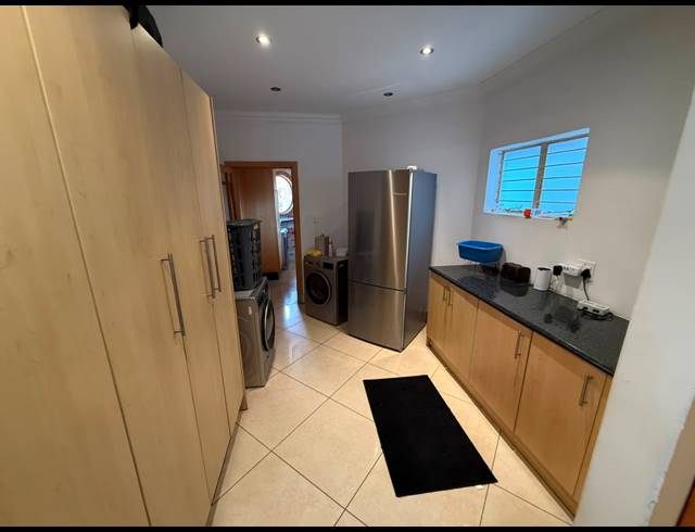 6 BEDROOM HOUSE FOR SALE IN SUNWARD PARK